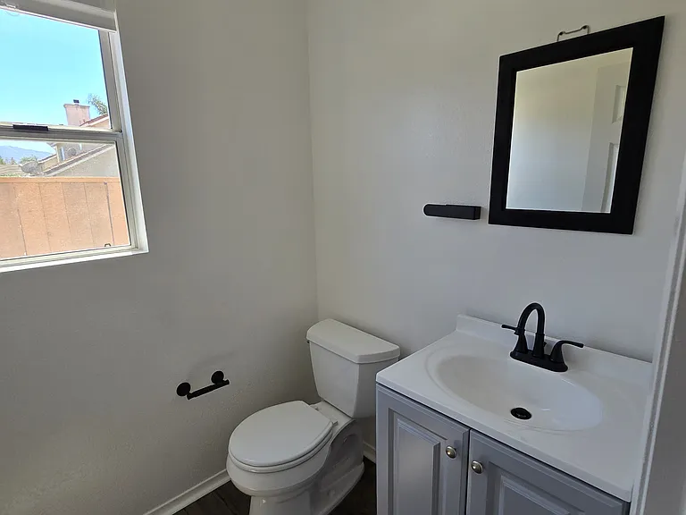 901 Acorn Ln — Photo 7