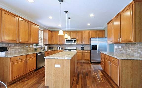 5th image of 766 Kelley Dr