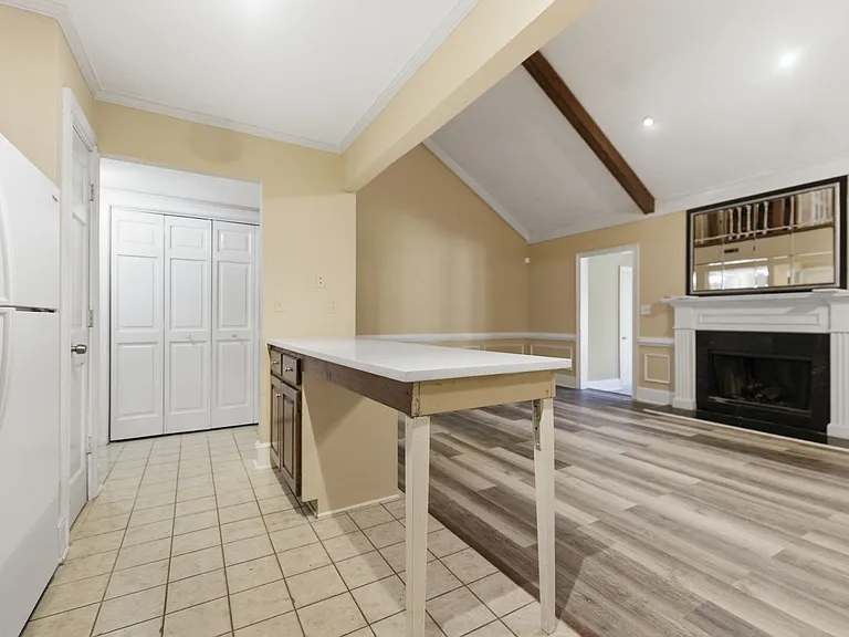 320 Forestgate Ct — Photo 11