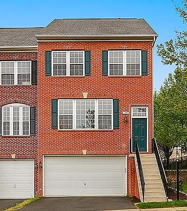 End of the row townhouse. No homes across, has a view of the lawn. This community is next door to Wegmans, 5 min drive to family friendly Fairfax Corner, Walmart, Earth Fare and Lowes. 10 mins to FairOaks Mall and Costco.