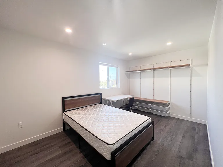 1439 W 37th Dr — Photo 24