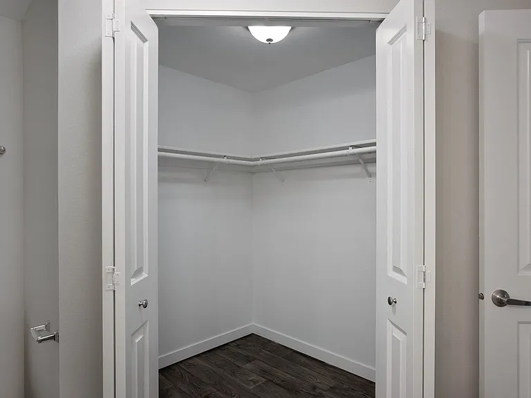Stonesthrow Apartments — Photo 35