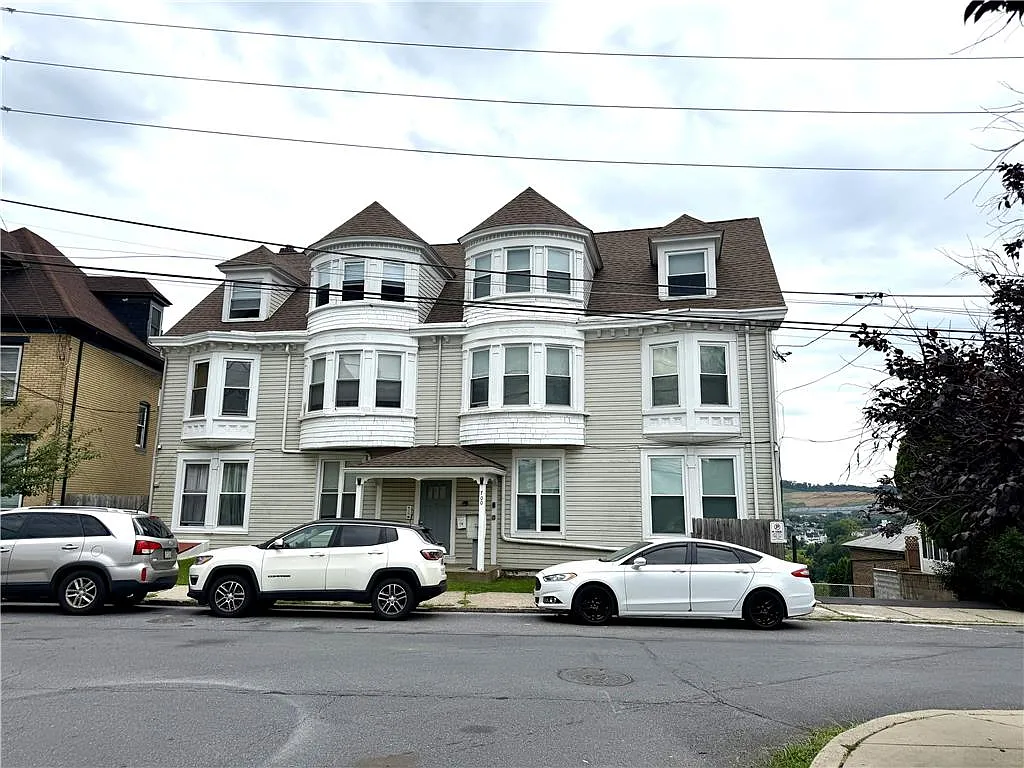 2 bed, 1.0 bath, 727 sqft, $1,700 — Photo 1