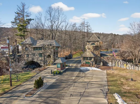 Summit Road, Tuxedo Park, NY 10987