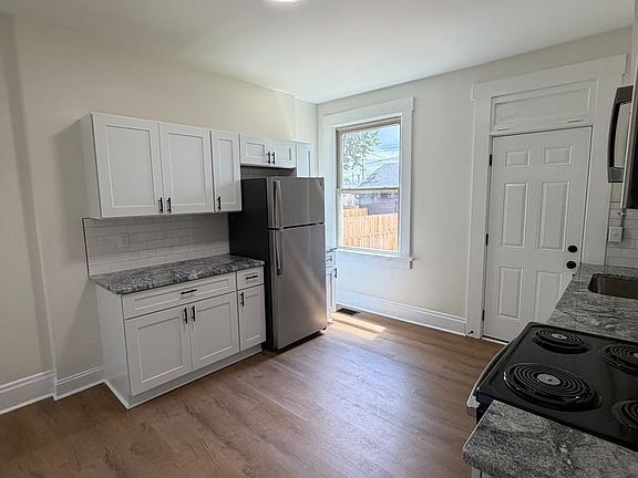 4th image of 423 Hanford St