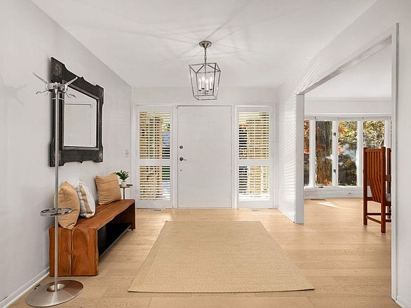 4th image of 6212 Saint Albans Cir