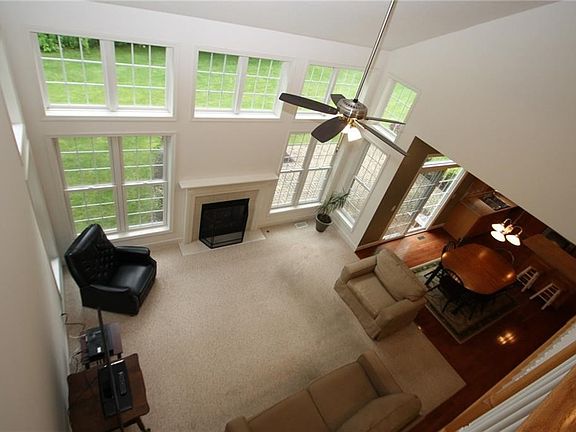 3rd image of 62 Woodgreen Dr