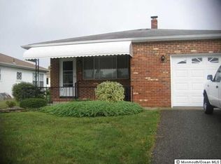 13 Newcastle Ct, Toms River, NJ 08757