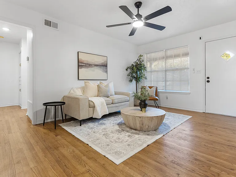 513 Inwood Dr — Photo 2