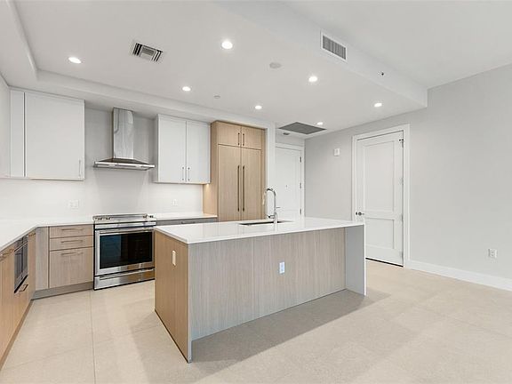 4th image of 275 1ST AVENUE S #2308