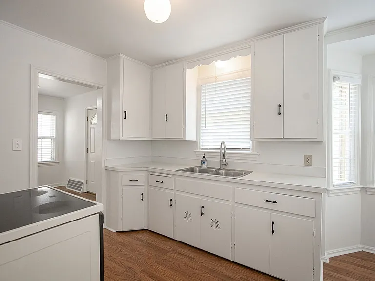3715 Avalon Rd — Photo 2