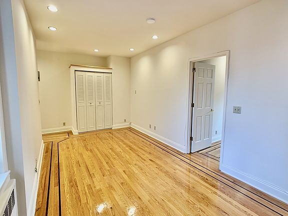 4th image of 61 W 10th St APT 6D