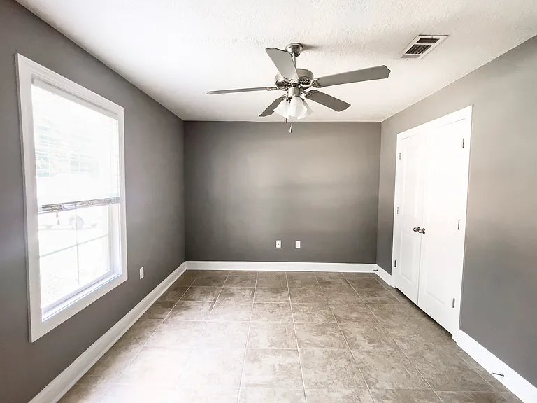 1626 Oxford Pl — Photo 3