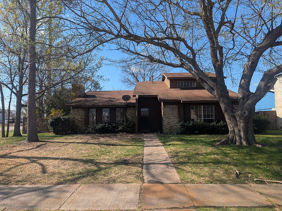 1st image of 2902 Meadow Park Dr