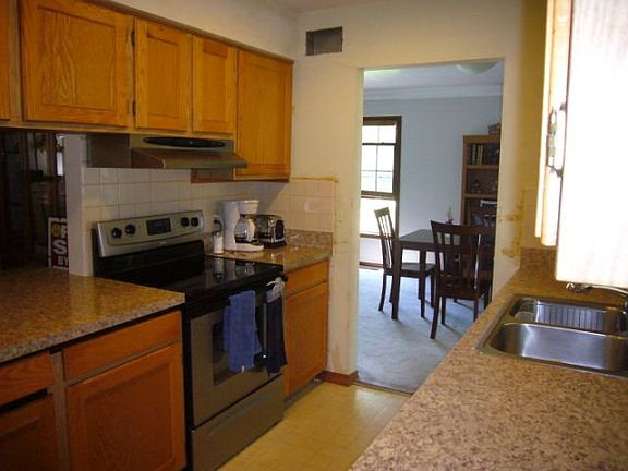 3rd image of 1265 Cedarbrook Ct