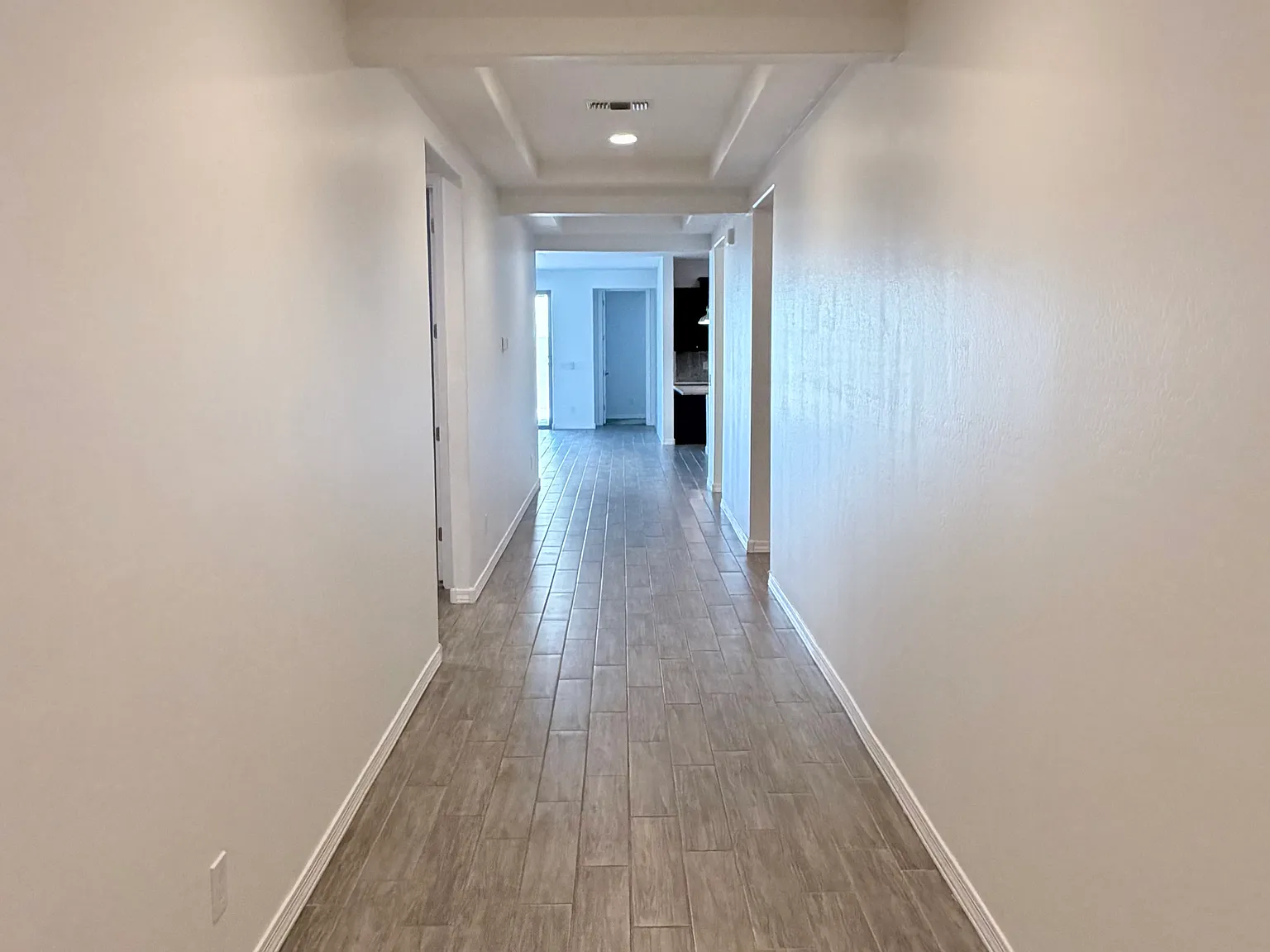 4 bed, 2493 sqft, $2,998 — Photo 3