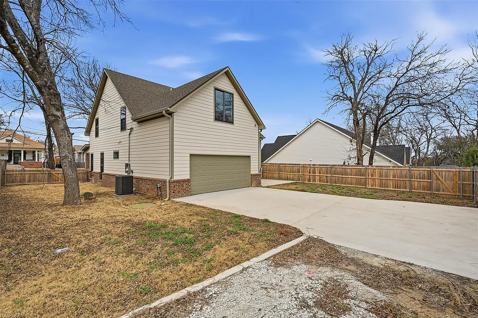 4 bed, 1919 sqft, $2,795 — Photo 3
