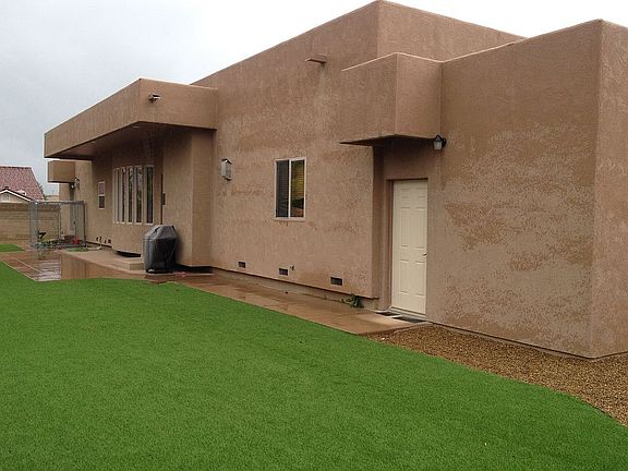 Large Cul-de-sac lot with maintenance free turf and gravel i