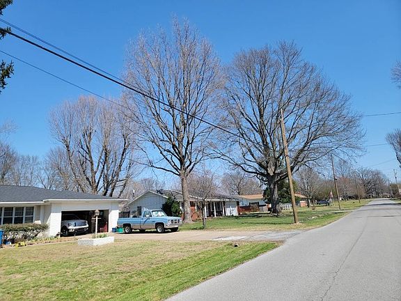 4th image of 205 W Bennett St