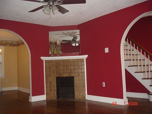 Living room w/ fireplace