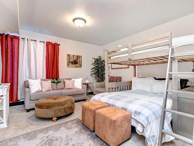 1051 W Abigail Dr — Photo 11
