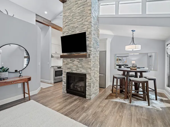 57057 Abbot House Ln APT 17, Sunriver, OR 97707