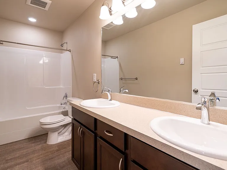 519 N Forest St — Photo 14
