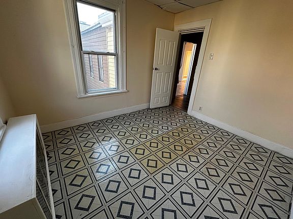 3rd image of 28 Lincoln St Floor 2