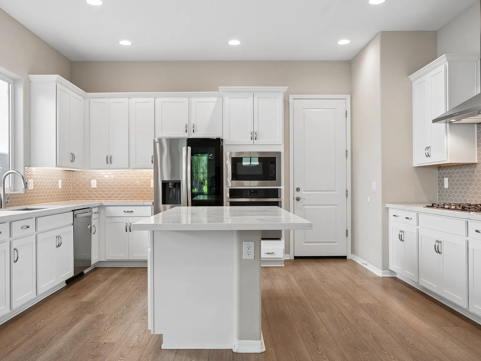 4 bed, 3.5 bath, 2355 sqft, $3,300 — Photo 4