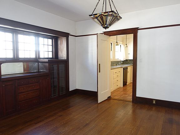 4th image of 936 Waverley St