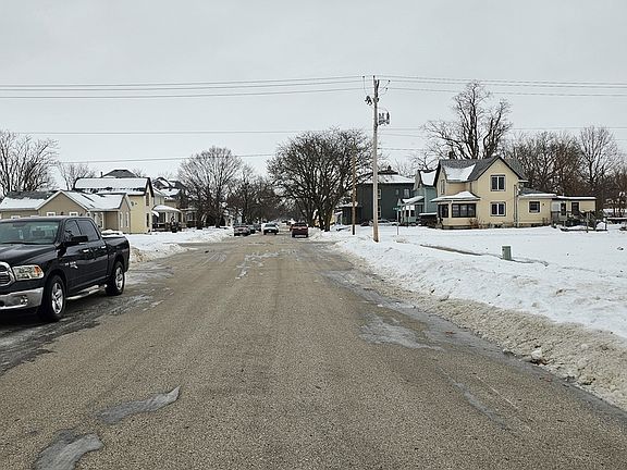 4th image of 1327 3rd Ave S