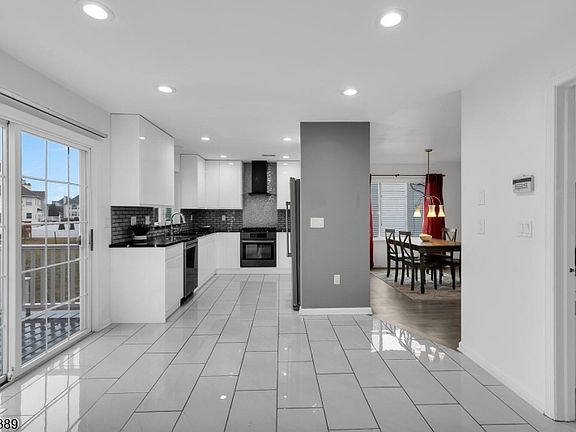 5th image of 450 Vanderveer Rd