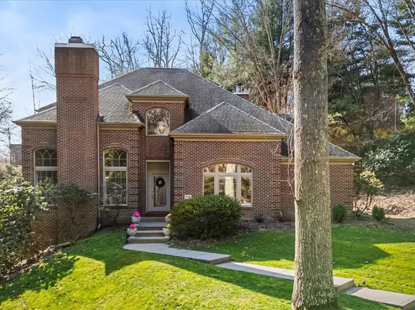 900 Highlander Cir, Wexford, PA 15090