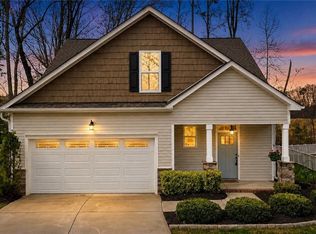 1208 Yellow Wood Dr, Mebane, NC 27302