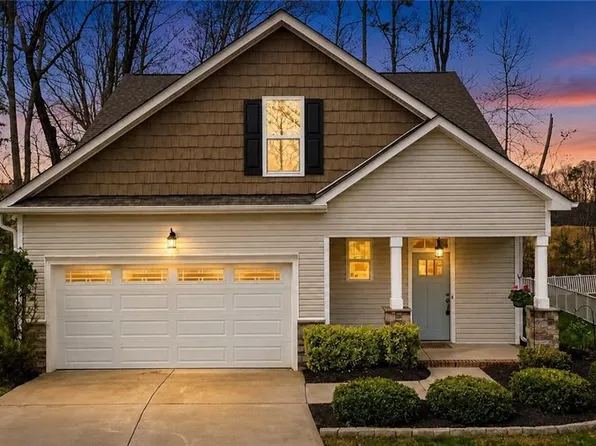 1208 Yellow Wood Dr, Mebane, NC 27302