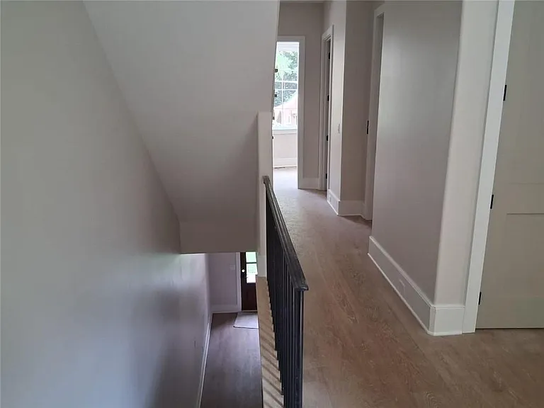3525 Kingsboro Rd NE — Photo 7