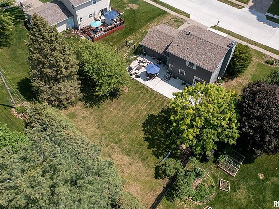 2nd image of 1980 Hollow View Dr