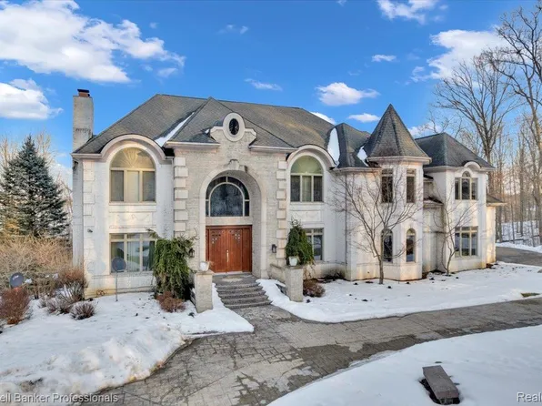 4359 Longview Dr, Lapeer, MI 48446