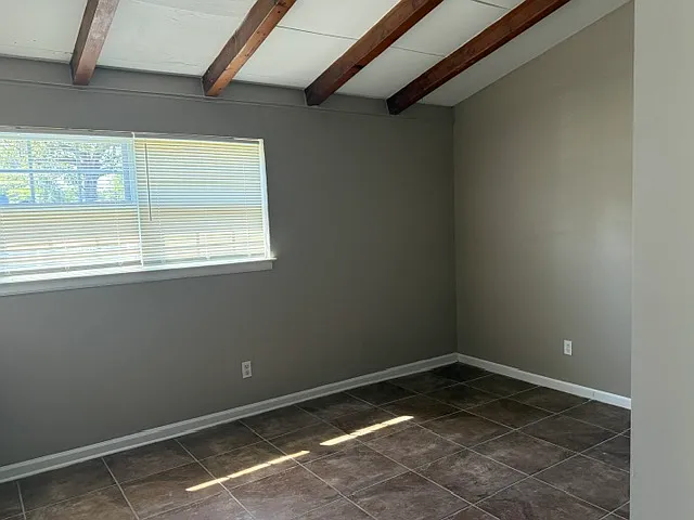 3 bed, 1160 sqft, $925 — Photo 3
