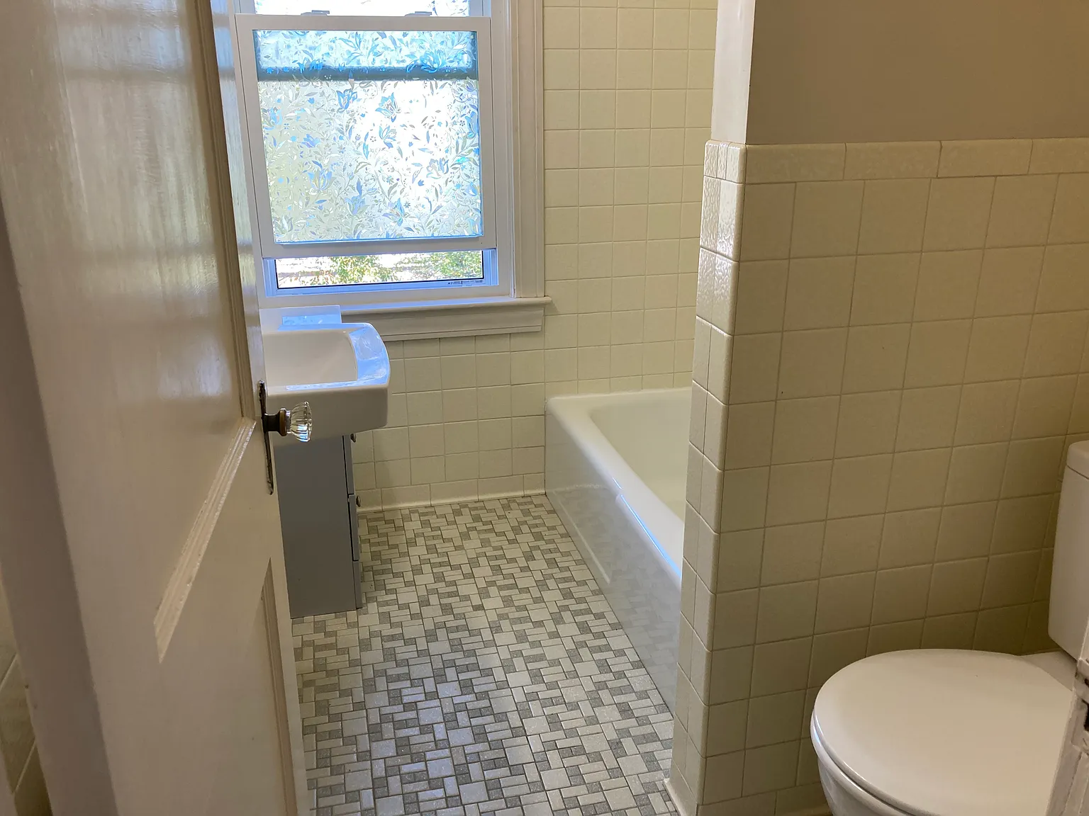 1 bed, 900 sqft, $2,000 — Photo 3