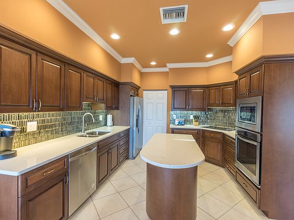 4th image of 15563 Captiva Dr #D
