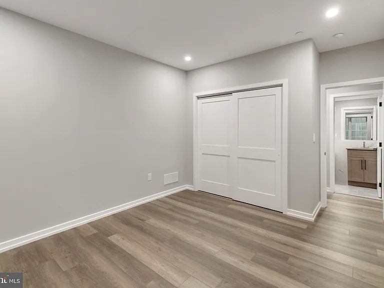 752 S 16th St #1B — Photo 23