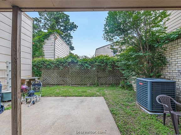 5th image of 909 Westview St