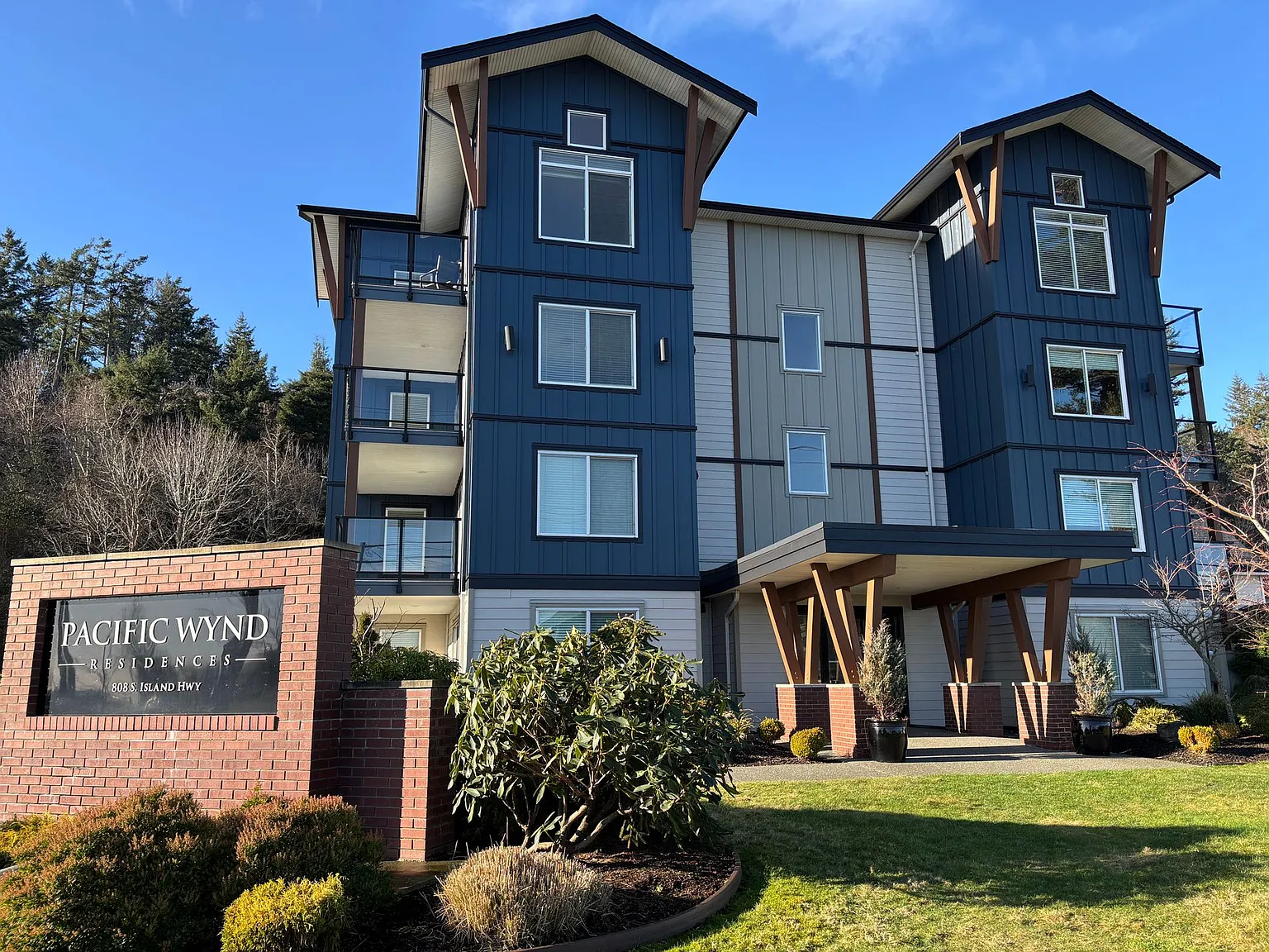 Pacific Wynd Residences — Photo 3