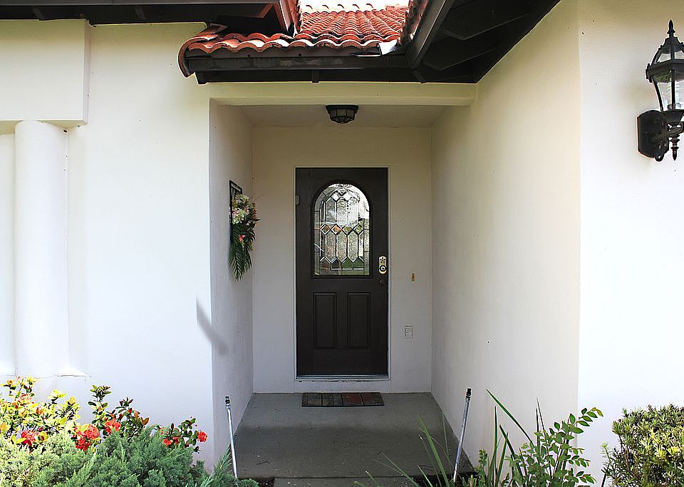 VILLA ENTRANCE
