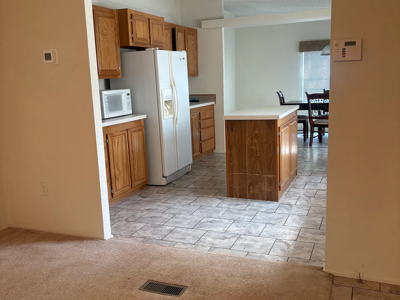 3 bed, 1600 sqft, $1,300 — Photo 4