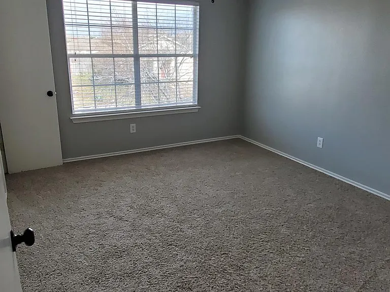 105 Wegstrom St — Photo 17
