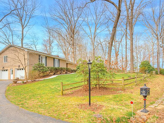 3rd image of 7286 Woodland Way