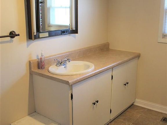 4th image of 2304 N Apple Ln