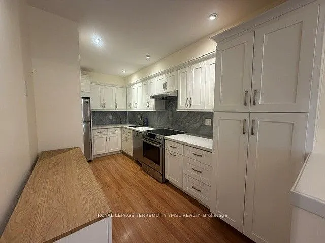 8 Farmstead Rd — Photo 6